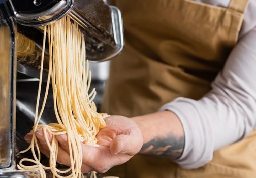 Stroj za testenine – domača priprava, ki navduši z okusom in enostavnostjo