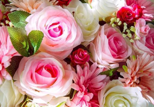 Umetno cvetje – 5 svežih idej za dekoracijo v stilu