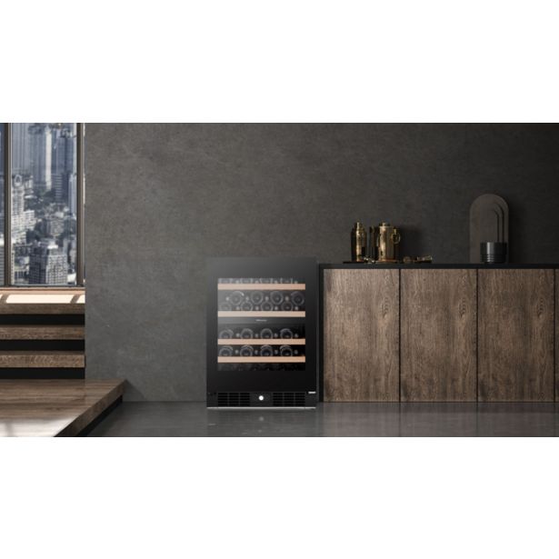 HLADILNA VITRINA HISENSE RW3N122GSLF